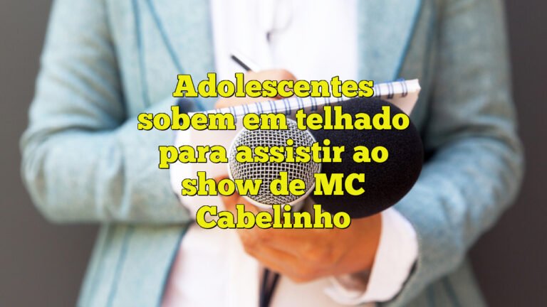 Adolescentes sobem em telhado para assistir ao show de MC Cabelinho