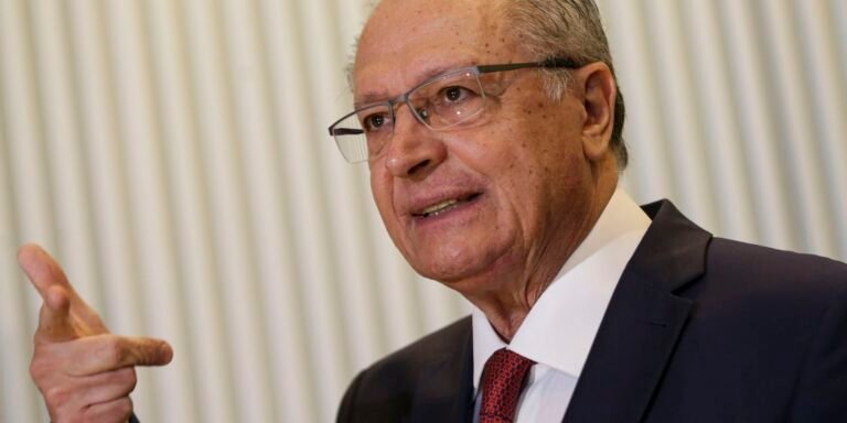 "Reforma tributária tem que ser agora", defende Alckmin