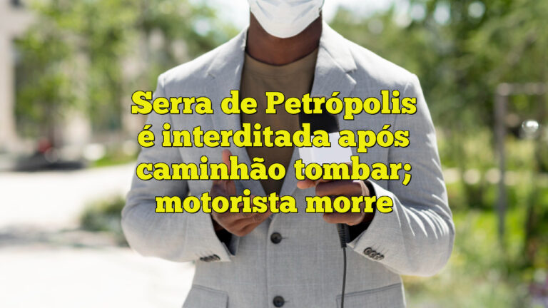 Serra de Petrópolis é interditada após caminhão tombar; motorista morre