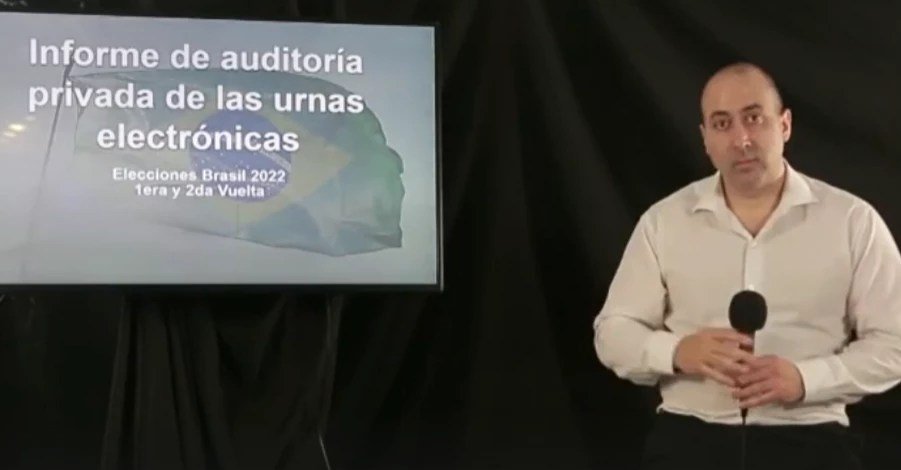 Fernando Cerimedo durante live com mentiras sobre as urnas eletrônicas