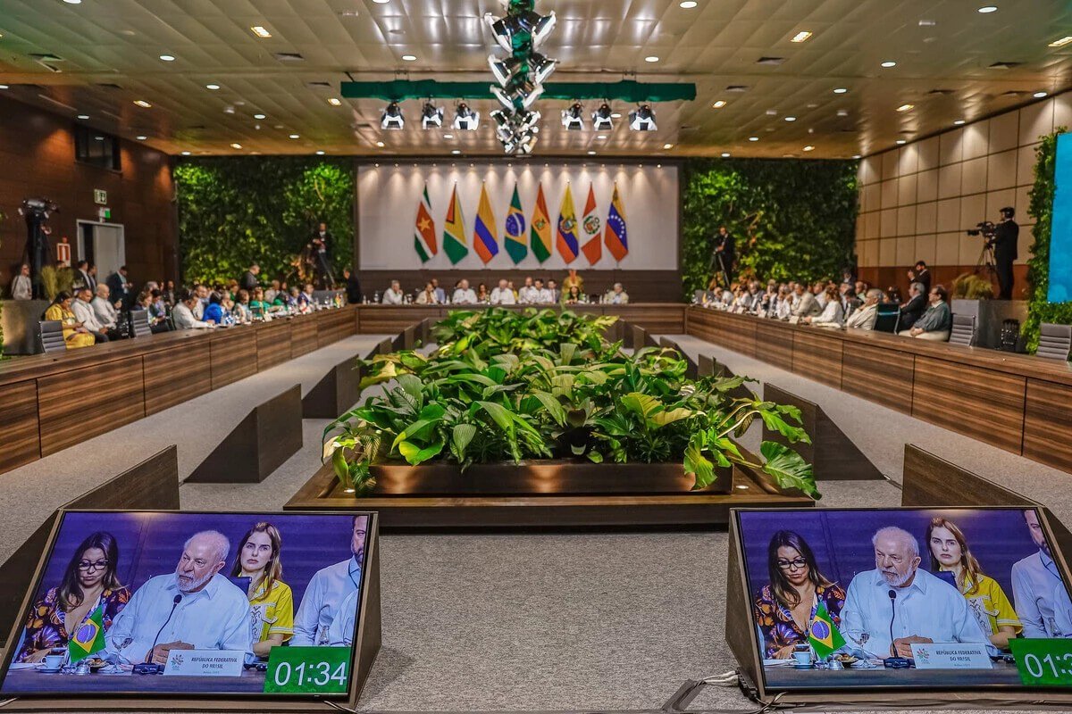 Painel de discussão na Cúpula da Amazônia realizado no dia 8 de agosto de 2023 em Belém, Pará.