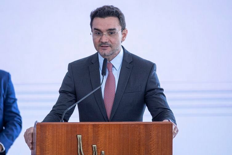 Brasília (DF) 03/08/2023 - O novo Ministro do Turismo, Celso Sabino discursa na cerimônia de sua posse nesta quinta feira, no Palácio do Planalto.
Foto: Joédson Alves/Agência Brasil
