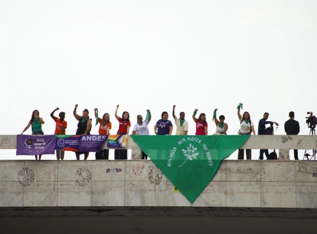 Projetos antiaborto avançam no Congresso enquanto STF não julga