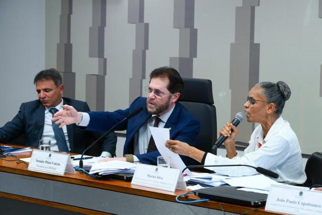 Da direita para a esquerda: ministra do Meio Ambiente, Marina Silva, presidente da CPI das ONGS, senador Plínio Valério (PSDB-AM) e relator da CPI das ONGS, senador Marcio Bittar (União-AC)